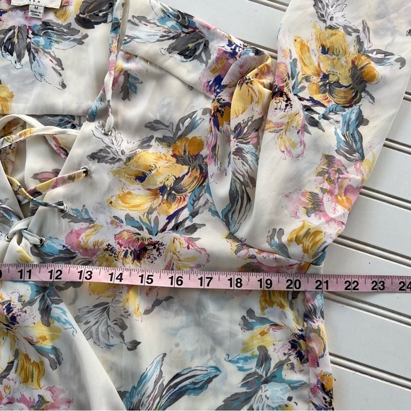 Umgee Floral Lace Up Blouse - Cream Size Medium - Picture 12 of 14